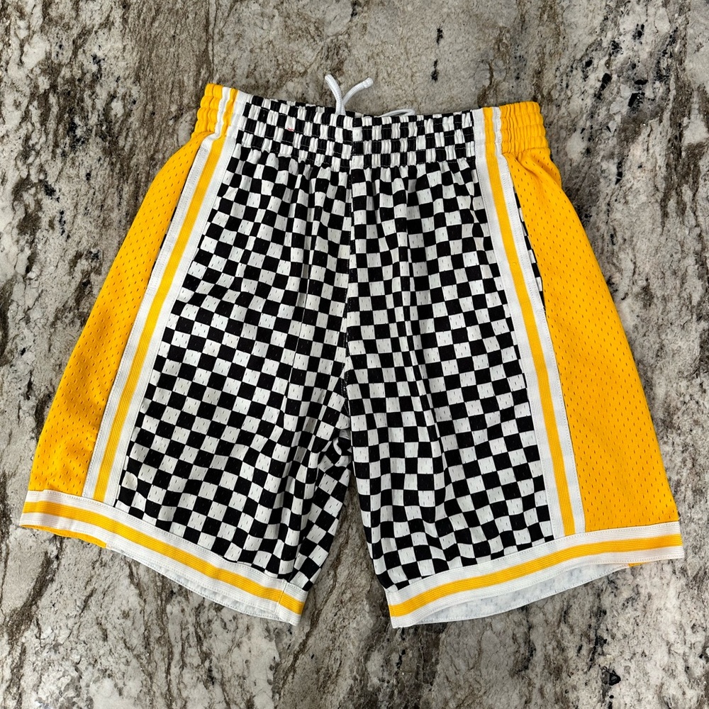 Mens Mitchell & Ness NBA Checked Swingman Shorts LA Lakers White